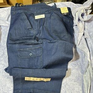 St John's Bay 28W Capris Blue Jean Mid-Rise. New with tag